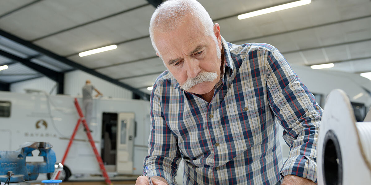 Rentner, der arbeitet