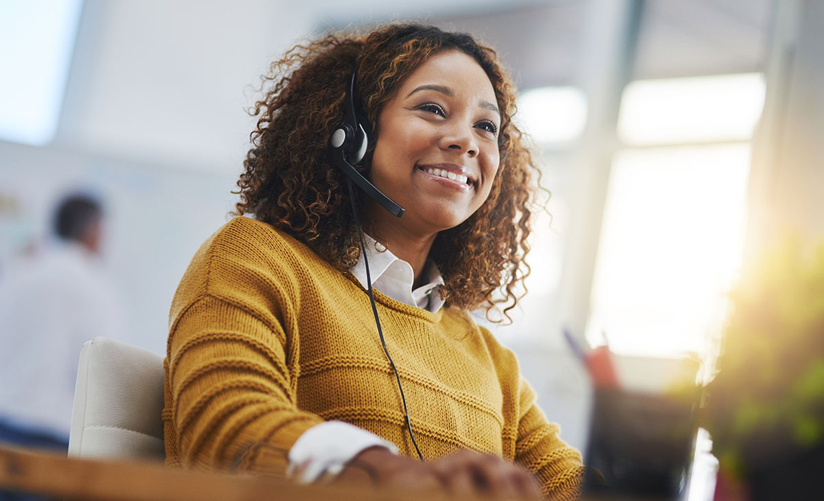 Frau mit Headset